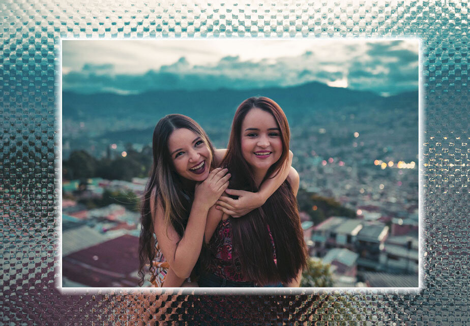 Вероника и Ксения. Фото с сайта Pexels.com, обработка автора