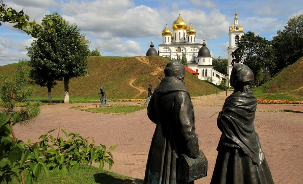 Погулять дмитрове. Подмосковные города для экскурсий. Дмитров ворота.