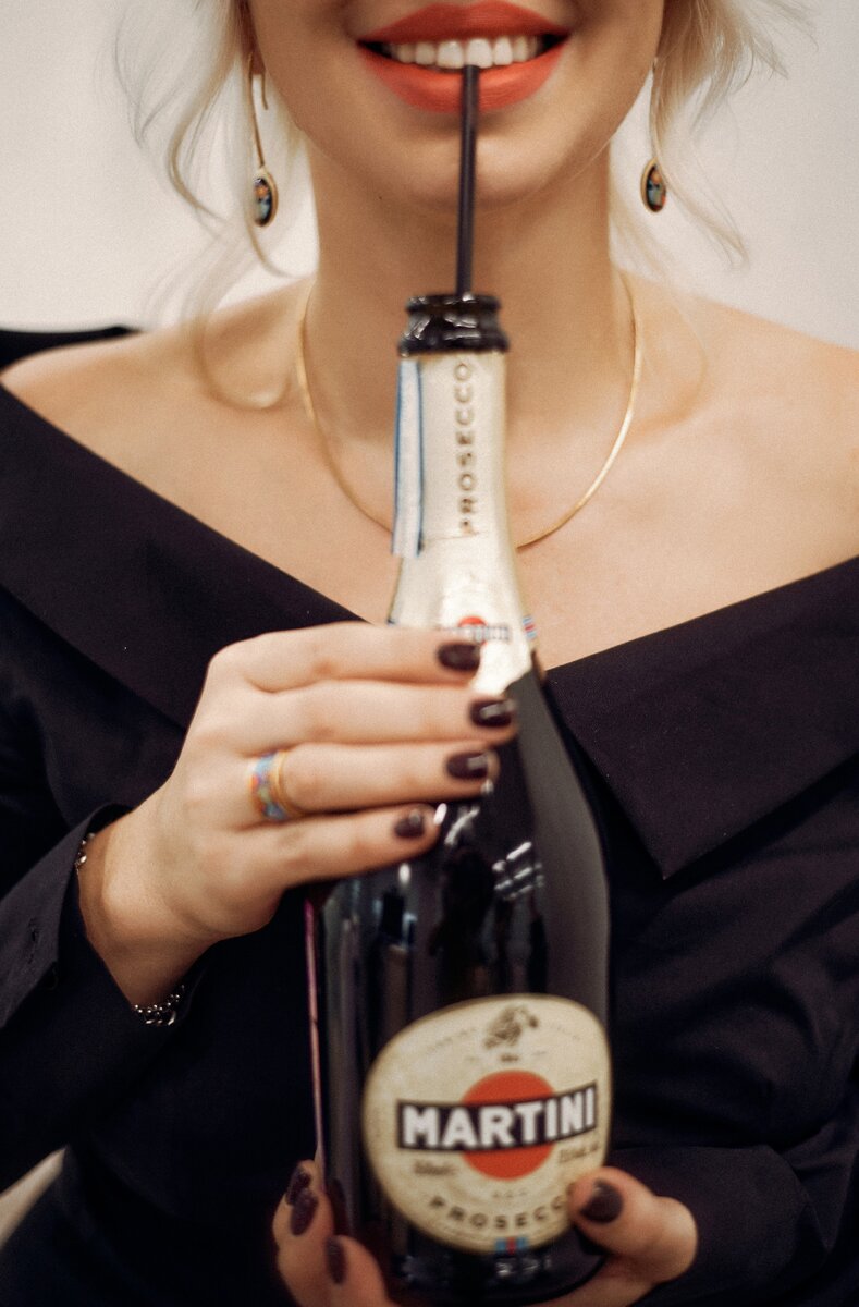 Кстати, у нас в клинике теперь есть подарочные сертификаты на эту услугу.