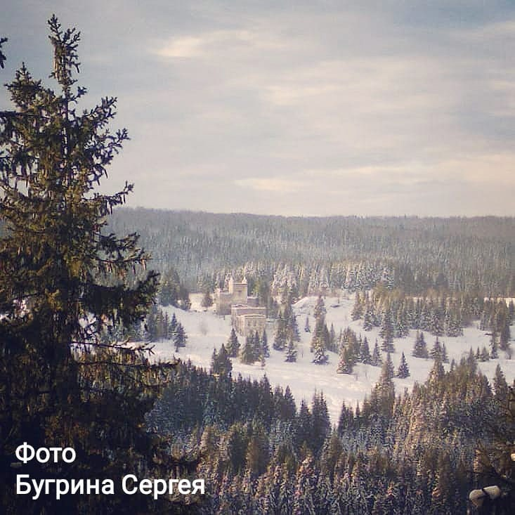 Вид на бывшую алмазную фабрику с Дивьей горы