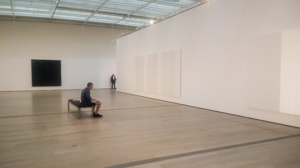 Белые картины Мэри Корс, музей LACMA (Лос Анджелес)