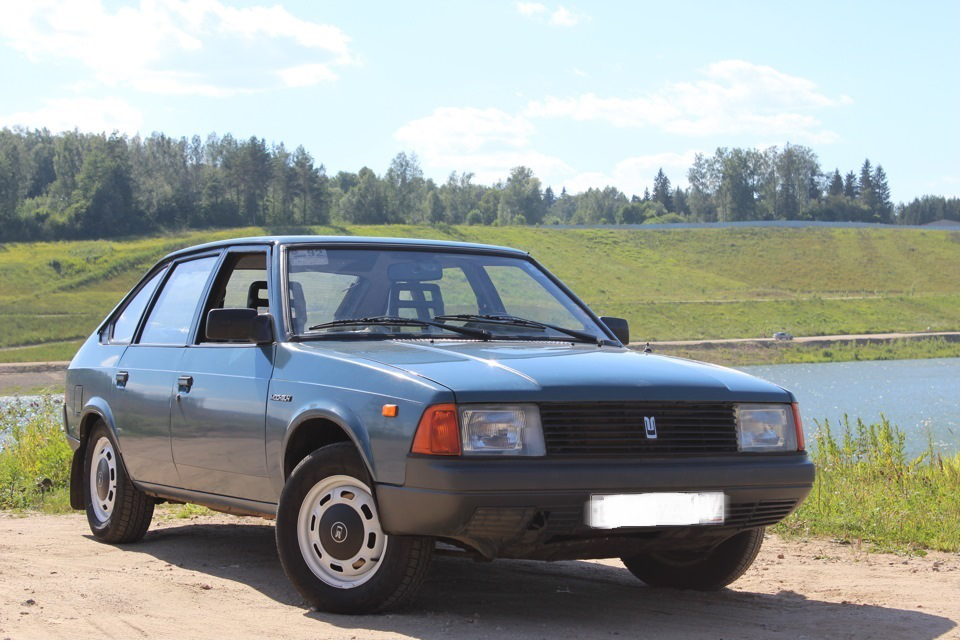 Москвич 21412 цвета Гольфстрим.