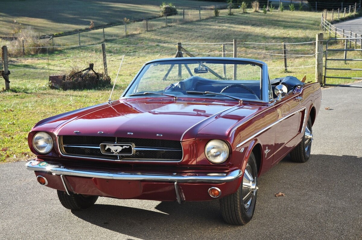 Ford Mustang кабриолет 1964 г. Фото из открытых источников