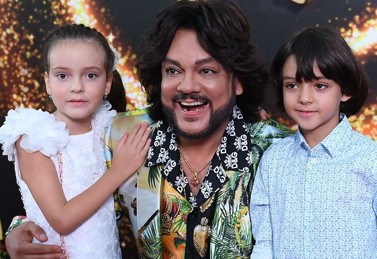 Филипп Киркоров со своими детьми.Фото Яндекс.Картинки.