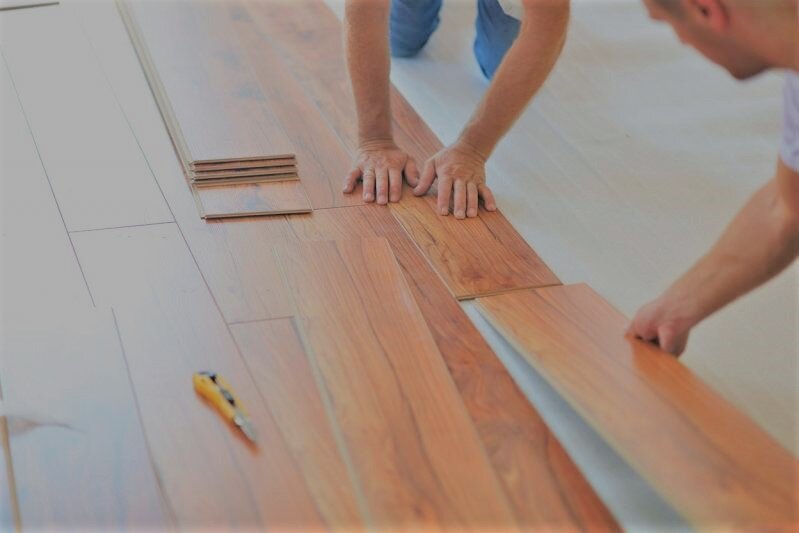 Процесс настила ламината. Источник "Яндекс Картинки" 