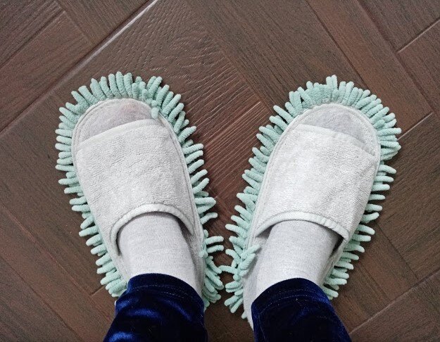 Фото автора. Так тапочки сидят на моих ногах
