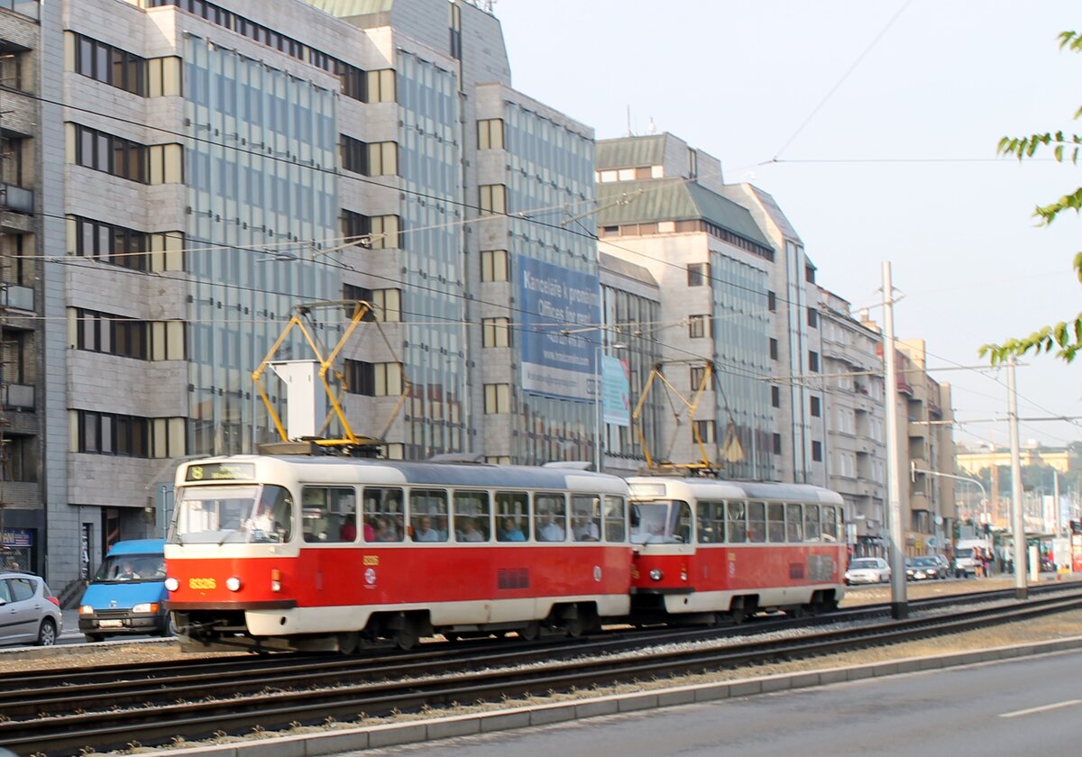 Прага, ул. Милады Горакове, маршрут № 8, СМЕ из трамваев Tatra T3R.P