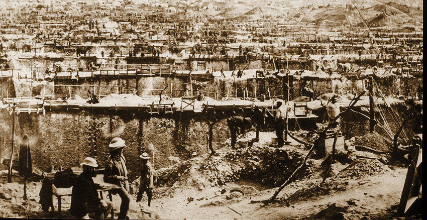 Рудник De Beers на кимберлитовой трубке, ок. 1900 г.