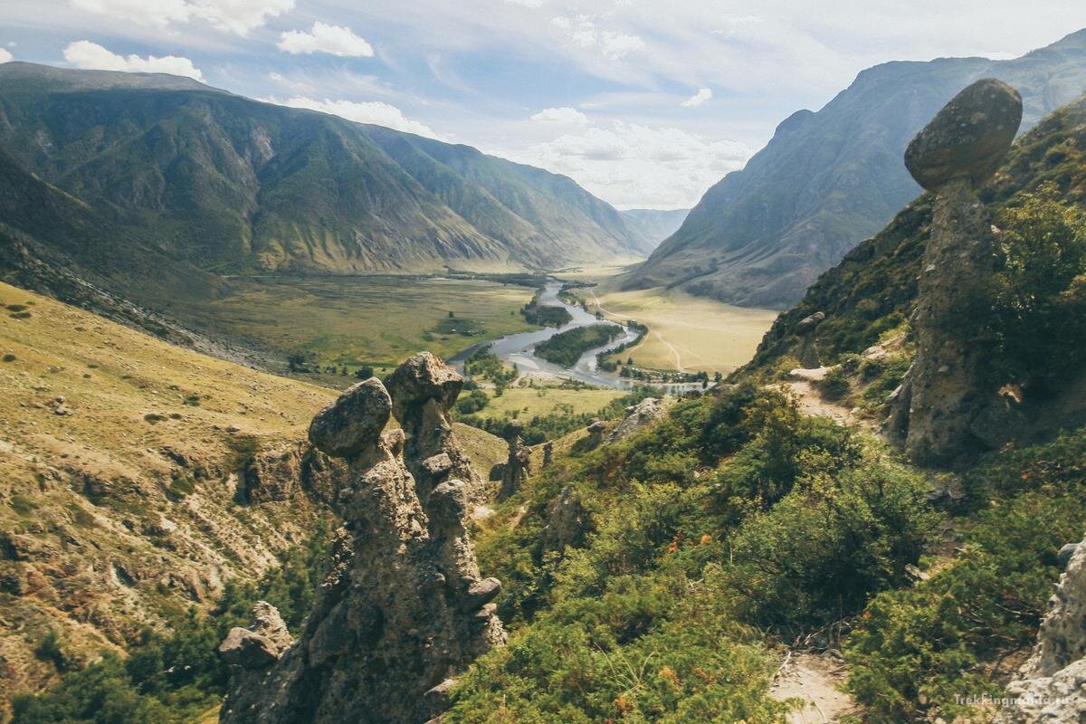 Каменные грибы в долине реки Чулышман. Фото: Роберт Валеев