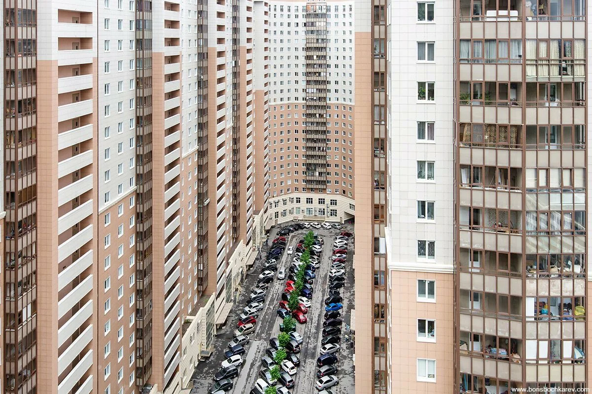 В москве больше живет. Петербург Мурино человейник. Москва высотка человейник. Мурино ЖК человейники. ЖК Муравейник Кудрово.