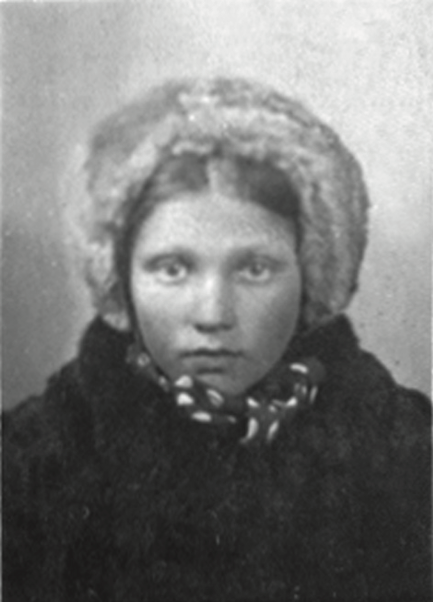Э. Минченок в эвакуации. 1943–1944 гг. Фото из личного архива Э. В. Минченок