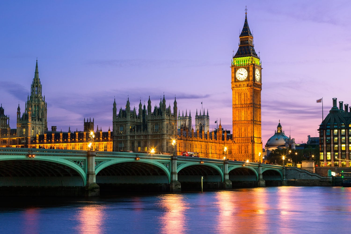 He s in london. Башня Биг Бен в Лондоне. Часовая башня Вестминстерского дворца Биг Бен. Лондонские часы Биг Бен. Достопримечательности Великобритании Биг Бен.