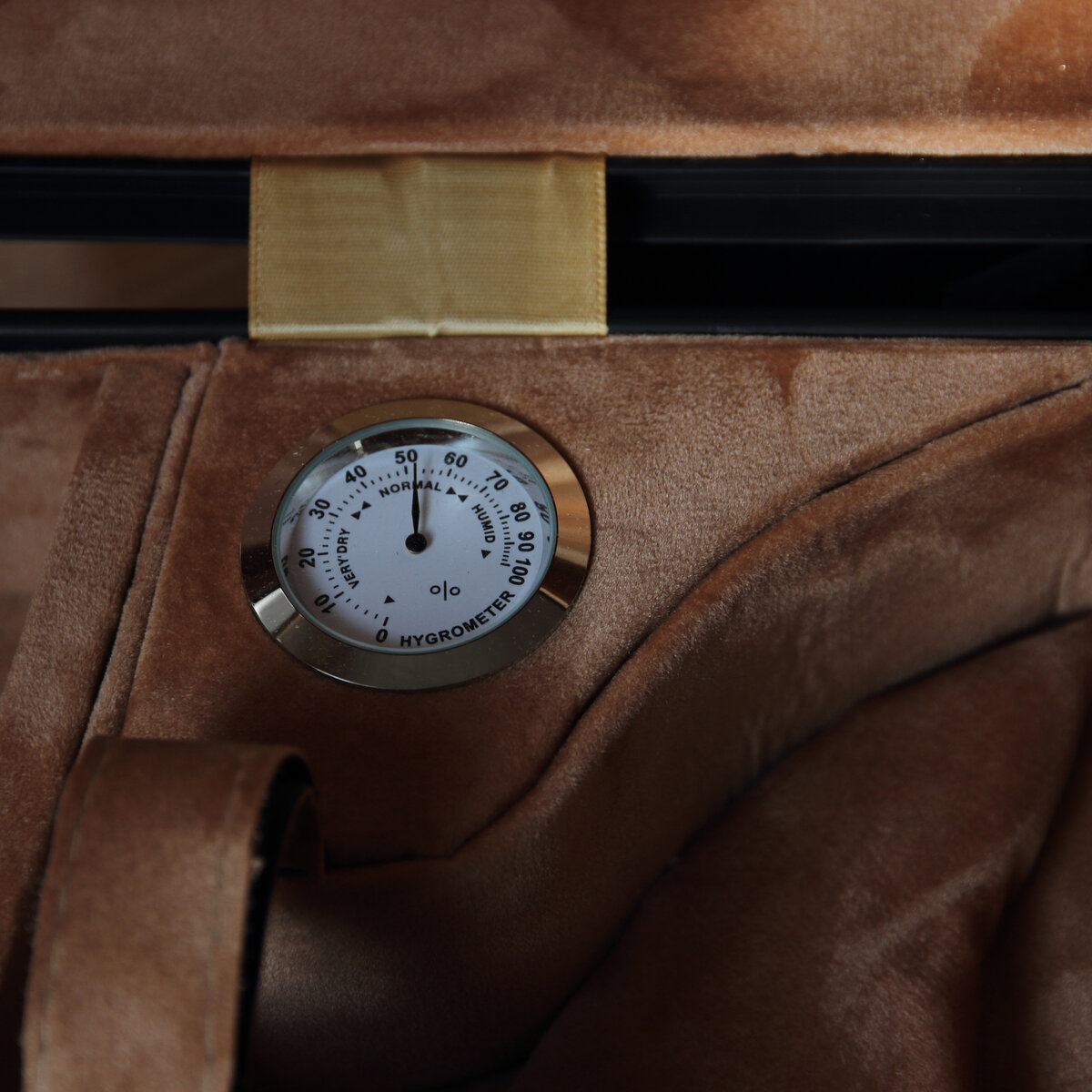 Влагомер очень удобная вещь, показывает довольно точно