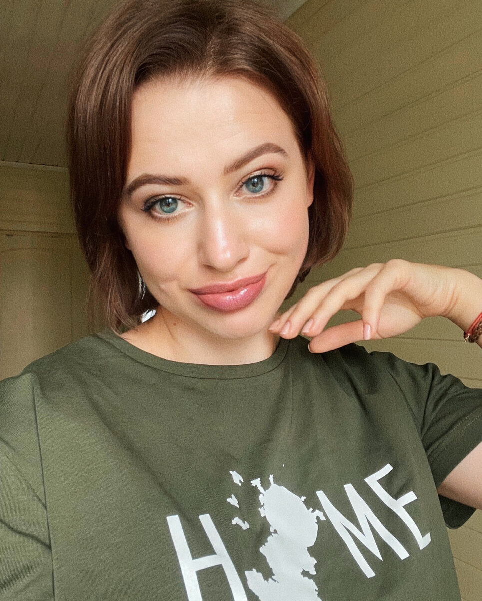 Здесь как раз макияж губ с маслом.