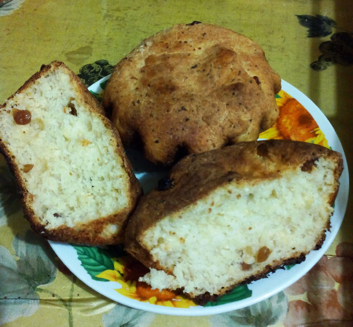 Испекла из этого теста кексики.  Но подойдет и для ЛЮБОЙ другой выпечки, менять только количество сахара.