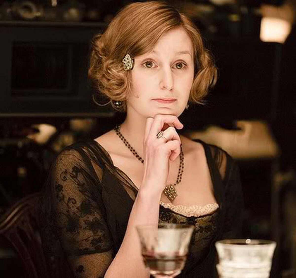 https://media.glamour.com/photos/5695c206d9dab9ff41b42844/master/pass/entertainment-2014-01-edith-crawley-main.jpg