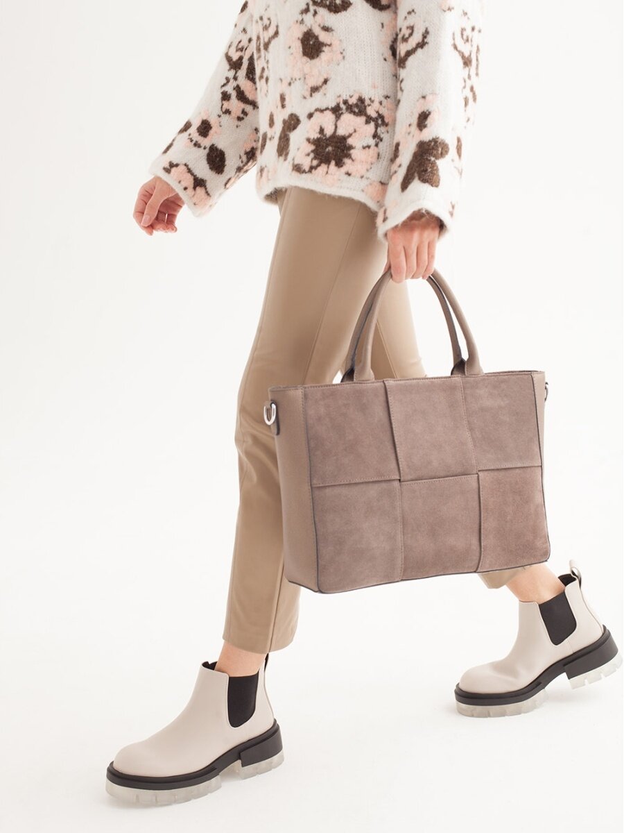 BY NOSI /Артикул: 44283654/ Цена = 4 414 ₽/ полиуретан 5%, натуральная кожа 45%, замша 50%/ Размер: 26х34см