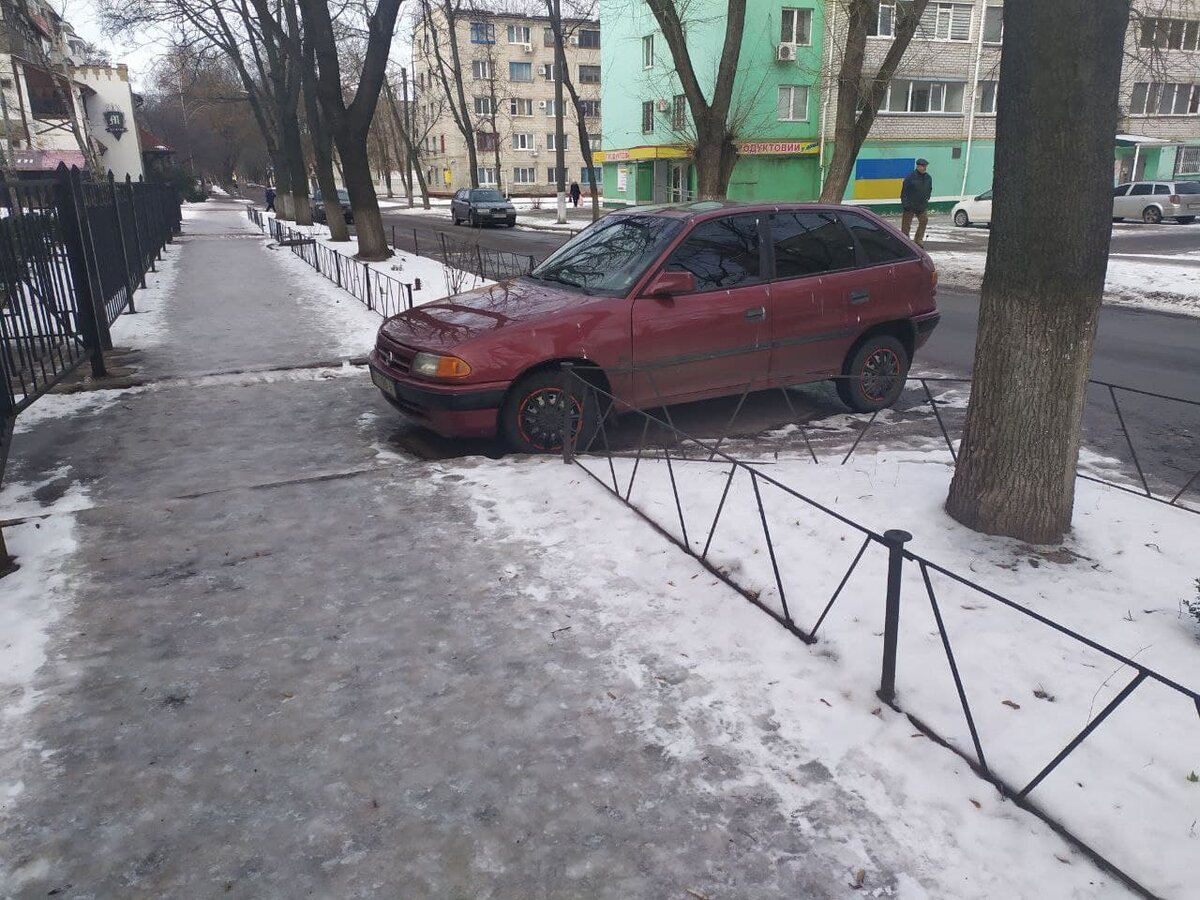 Какие вещи нельзя оставлять зимой в холодном салоне автомобиля | ОлегАрх |  Дзен