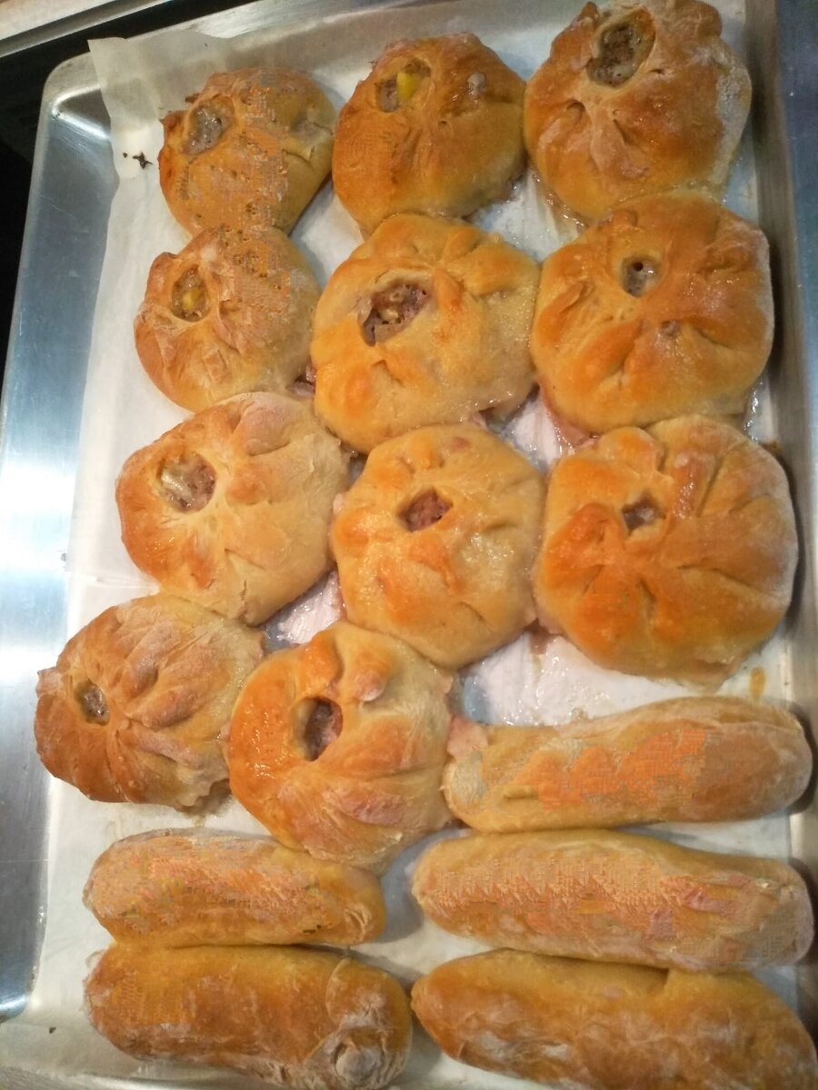 Бак-беляши, очень вкусные, мягкие и сочные, хотя не имеют супер аппетитный вид. -)