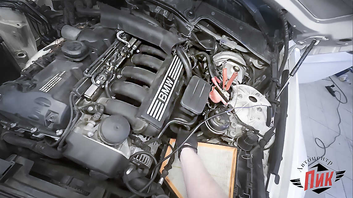 Фото замены клапанной крышки БМВ 6
