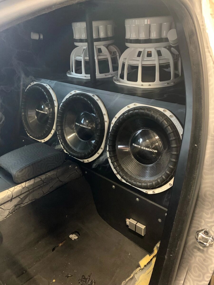 Как четырёх местный автомобиль может превратиться в двух местный? Легко 