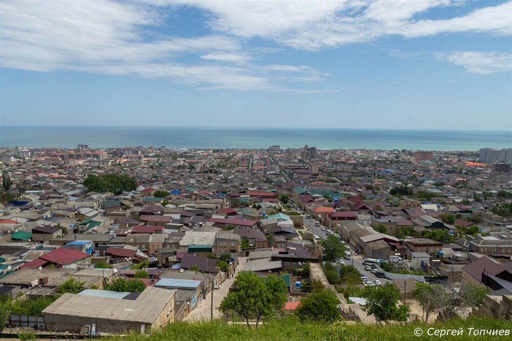 Вид на Дербент из крепости Нарын-Кала