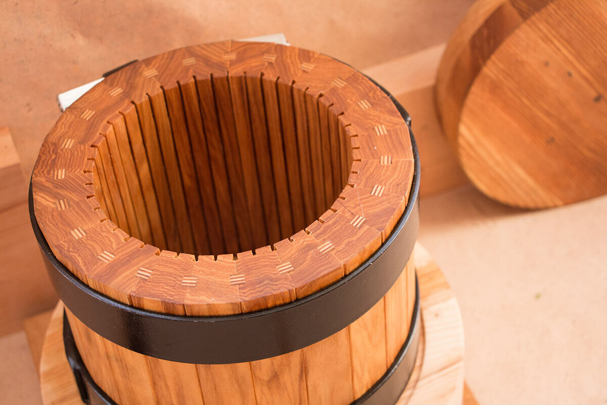 Дубовый пресс для производства сыродавленного подсолнечного масла