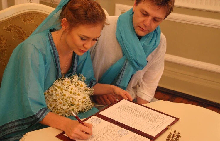 13 лет назад девушка вышла замуж за музыканта Александра Слободяника и последовала вслед за ним в США.