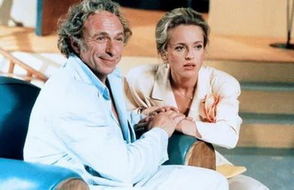 "Налево от лифта", Франция, 1988