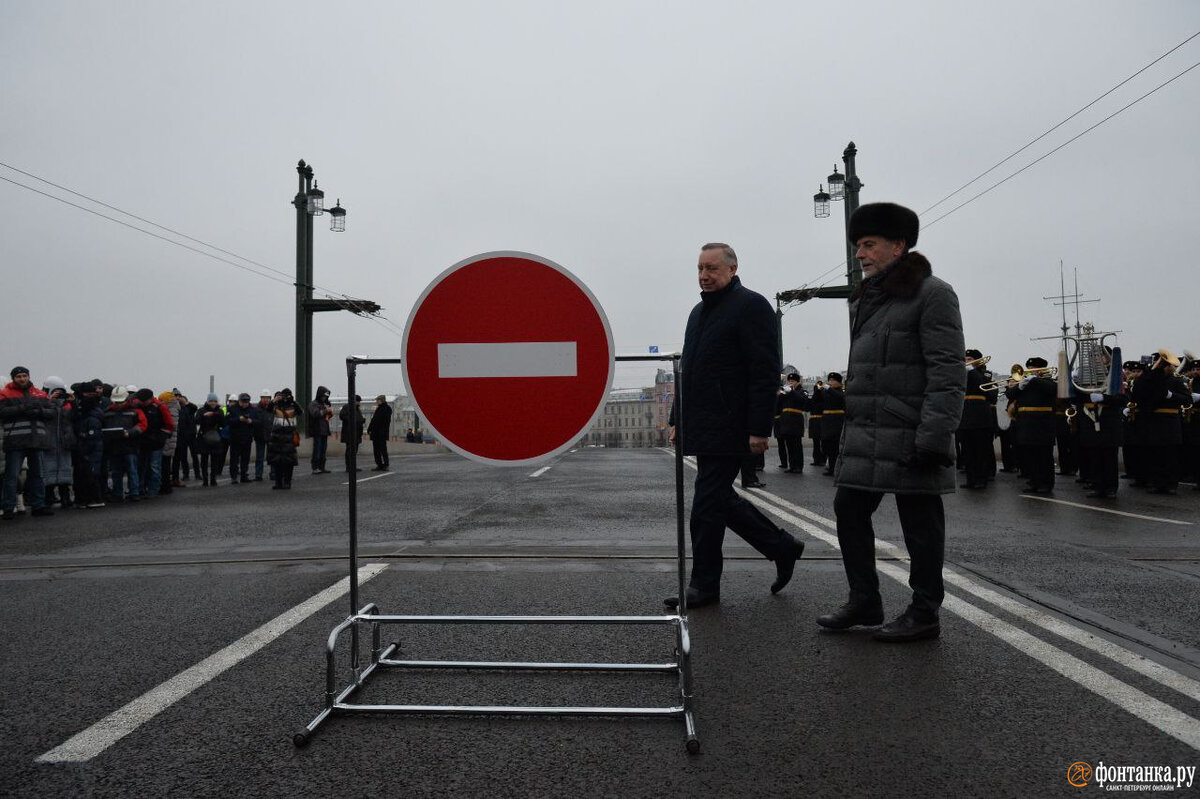 Путепровод в лигово. Пешеход. Мост открыт. В петербурге открыли движение. Лиговский путепровод санкт петербург.