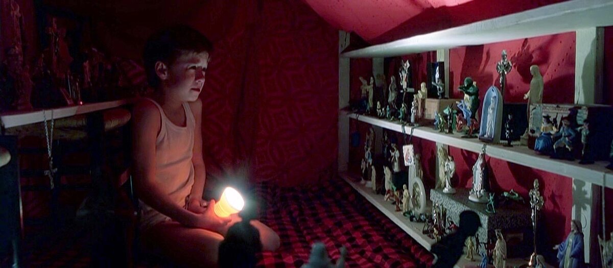 Кадр из фильма "Шестое чувство" \ "The Sixth Sense" 1999.