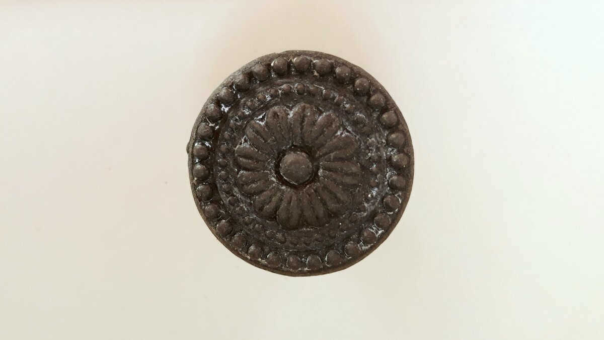 Металлическая ручка для мебели