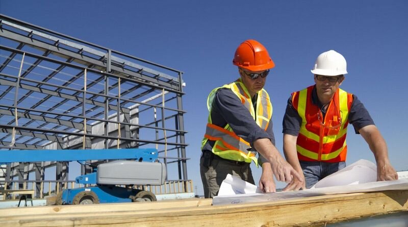 Вот так не хочу. Всё в грязи, пахнешь картоном и гипсом. Неожиданно хлынет дождь.