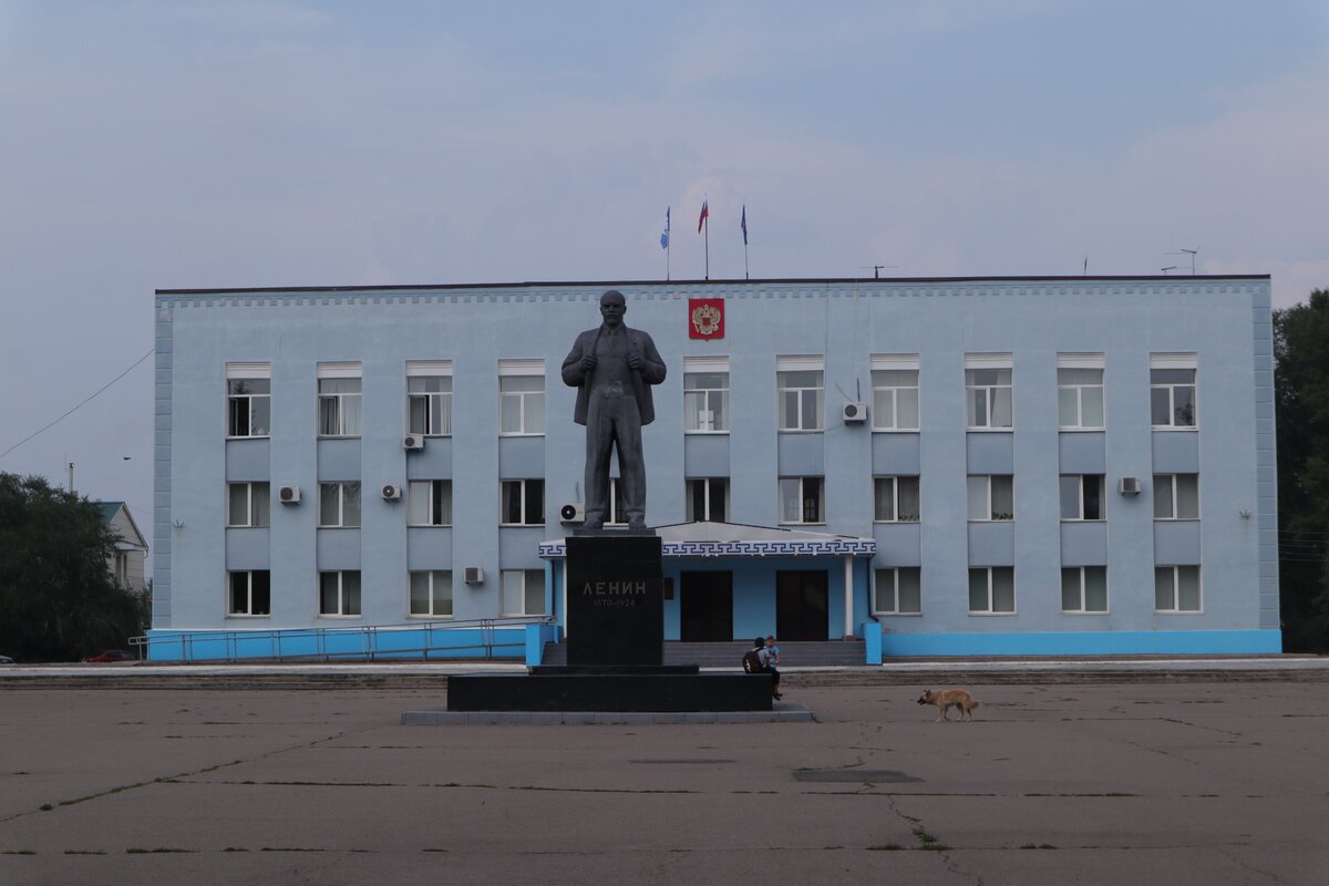 Символика усть-ордынского бурятского автономного округа. Памятники в поселке усть ордынском. Администрация уобо усть-ордынский. Р лайн усть ордынский. Усть-орда иркутская область.