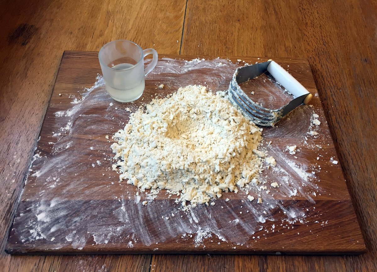 Тесто раз два три. Хворост хрустики. Тесто раз два три. Тесто раз два три. 8 красивых трюков из дрожжевого теста.