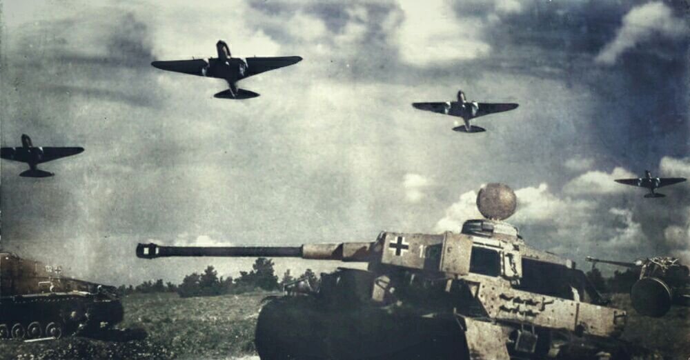 Советские штурмовики летят на выполнения задания. 1944 г. Фотография использована в качестве иллюстрации.
