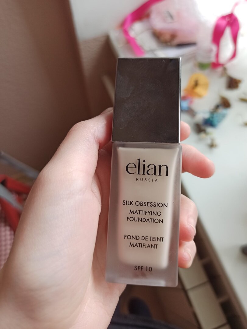 Бюджетные тональные. Elian Silk Obsession Mattifying тональный. Elian Russia тональный крем Silk Obsession Mattifying Foundation. Elian Silk Obsession Mattifying Foundation свотч. Тональное средство для перекрытия тату.