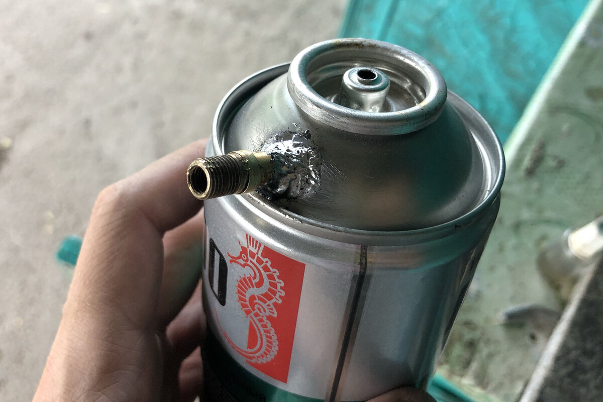 Припаял ниппель к аэрозольному баллончику. Использую его теперь для ...