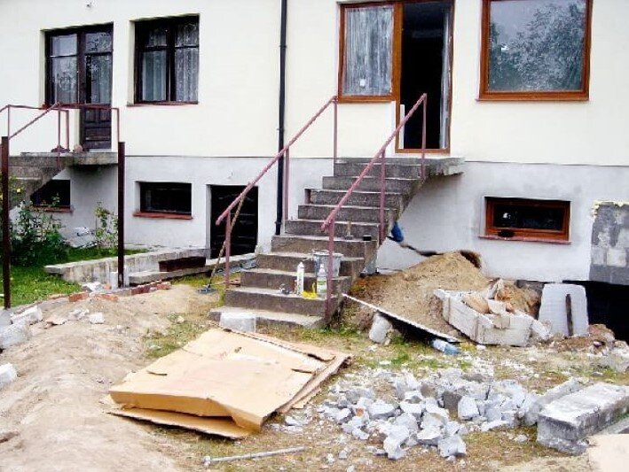 Если подвал был затоплен в результате наводнения, его можно сушить только после того, как грунтовые воды опустятся ниже уровня пола