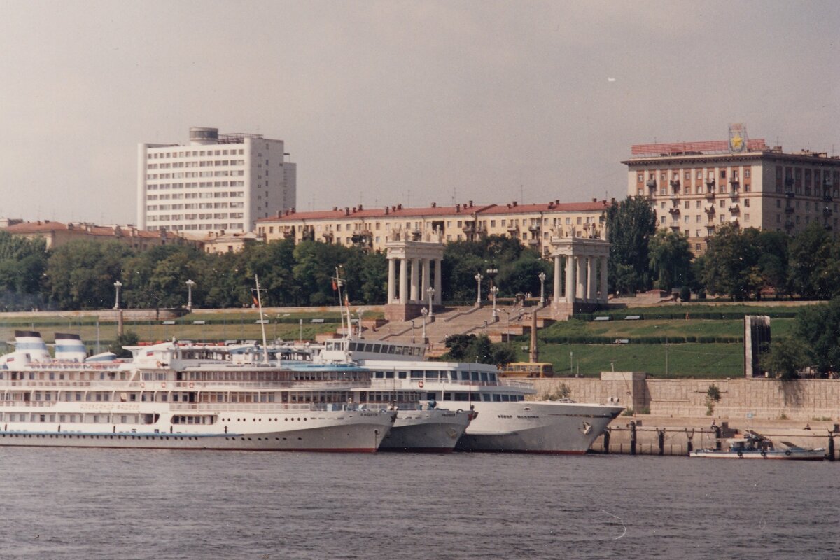 Город Волгоград (фото 1995 года)