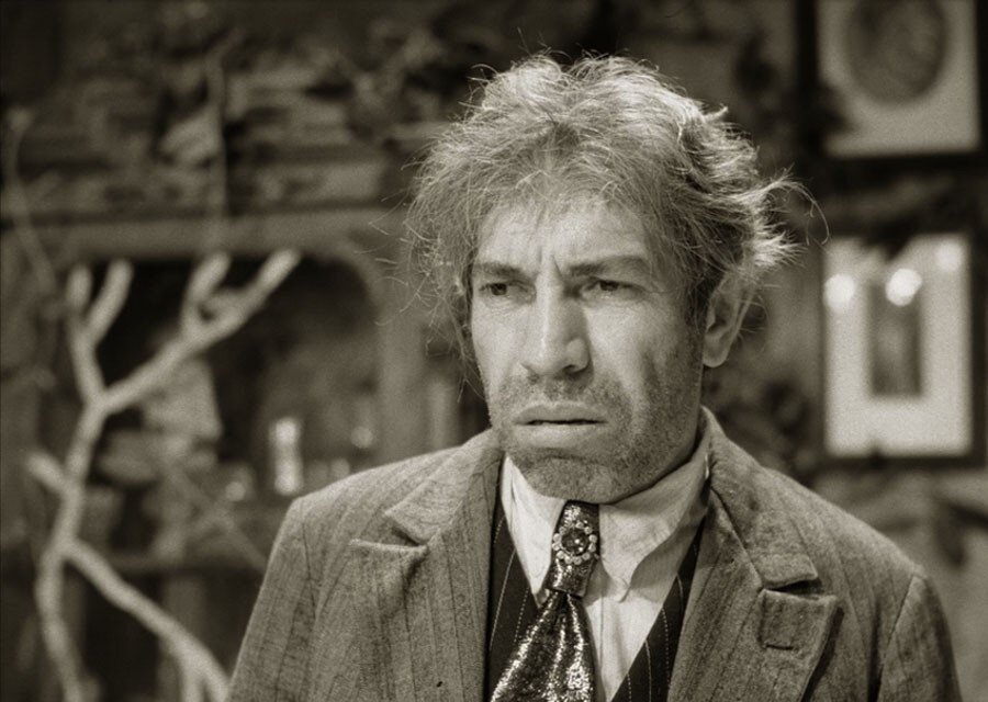 Кадр из х/ф «Собачье сердце» (реж.В.Бортко, 1988)