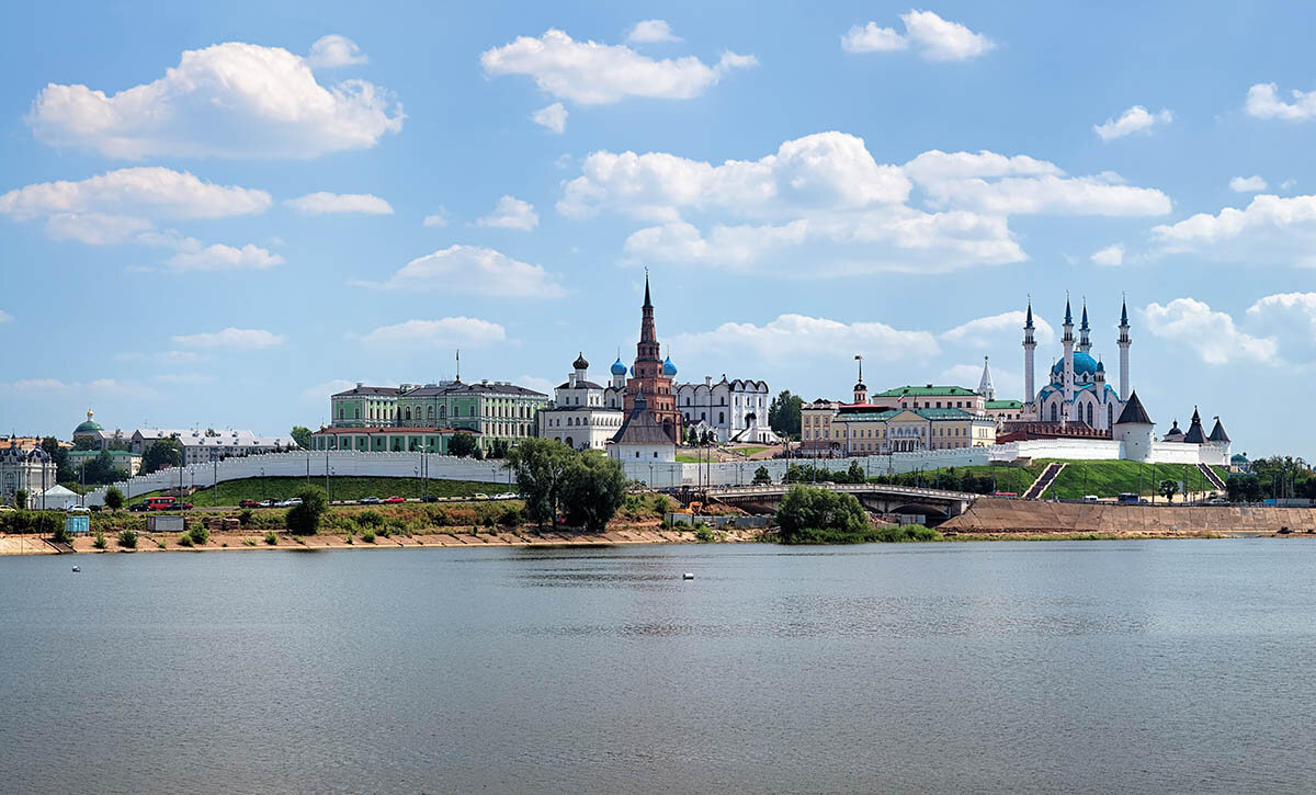 Казанский Кремль вид на воду Волга и Казанка
