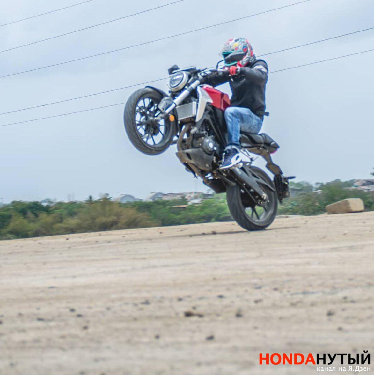 Современный мотоцикл Honda CB300R по цене Лады Гранты