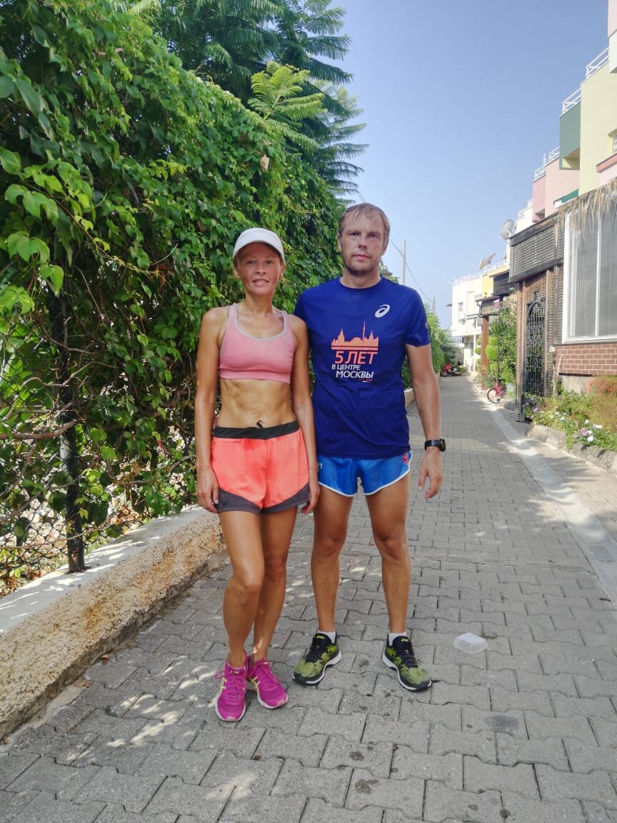 Мне повезло. Муж является моим личным тренером, который составляет тренировочный план