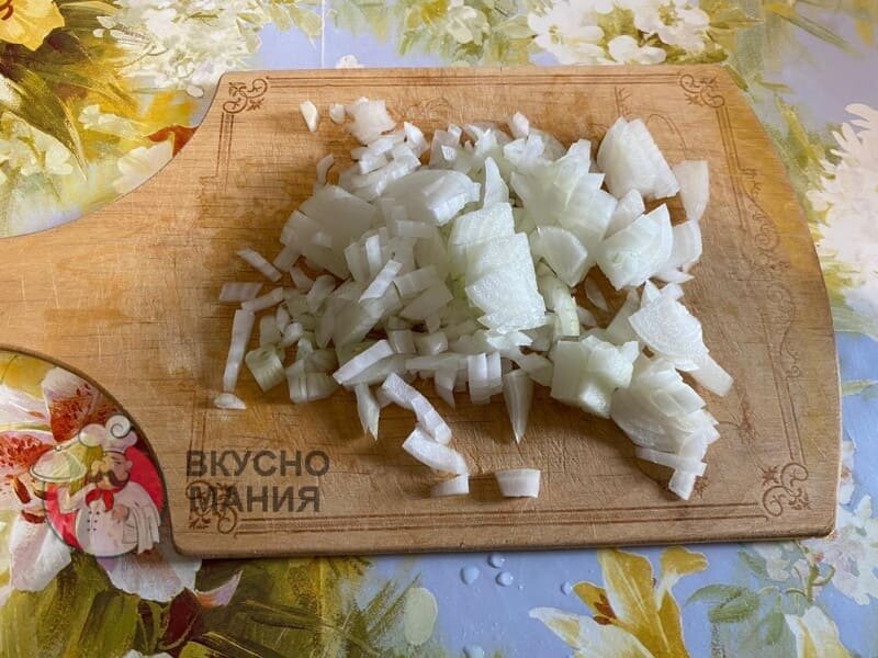 Нарезаем лук