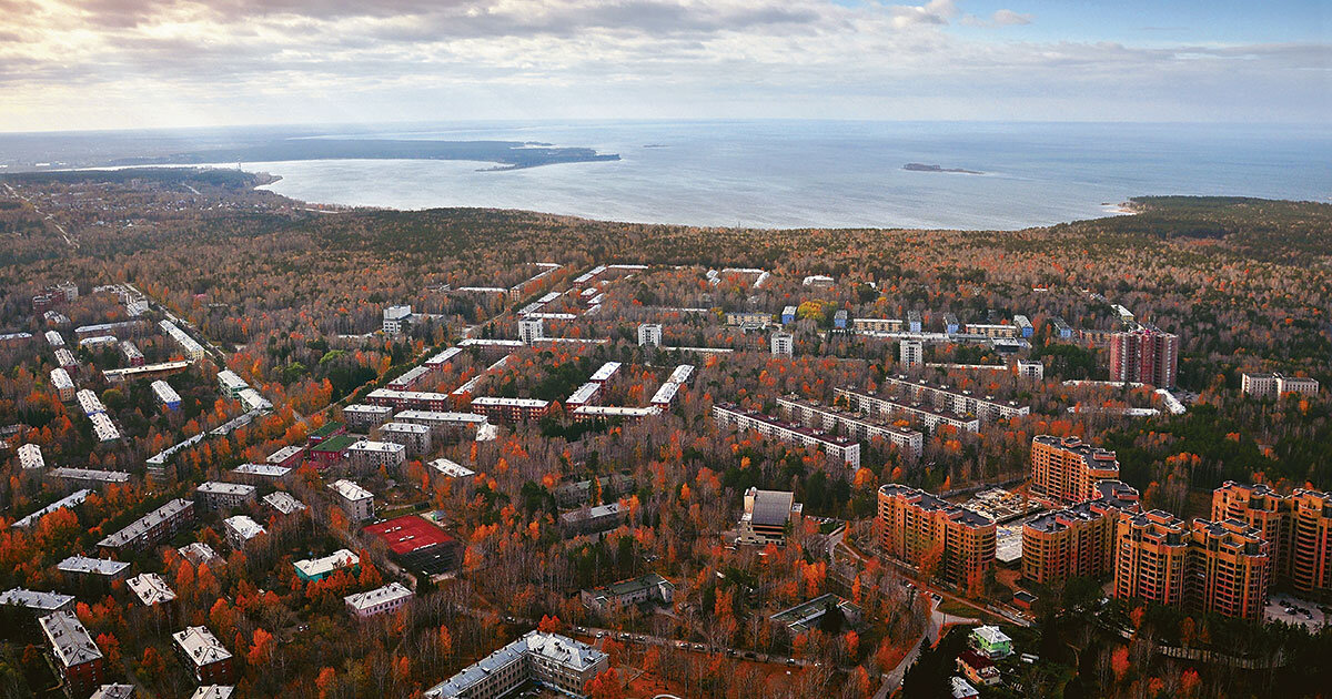 Население новосибирска. Сибирский Академгородок. Новосибирск городок Академгородок. Академгородок с высоты птичьего полета. Новосибирский Академгородок с высоты птичьего полета.