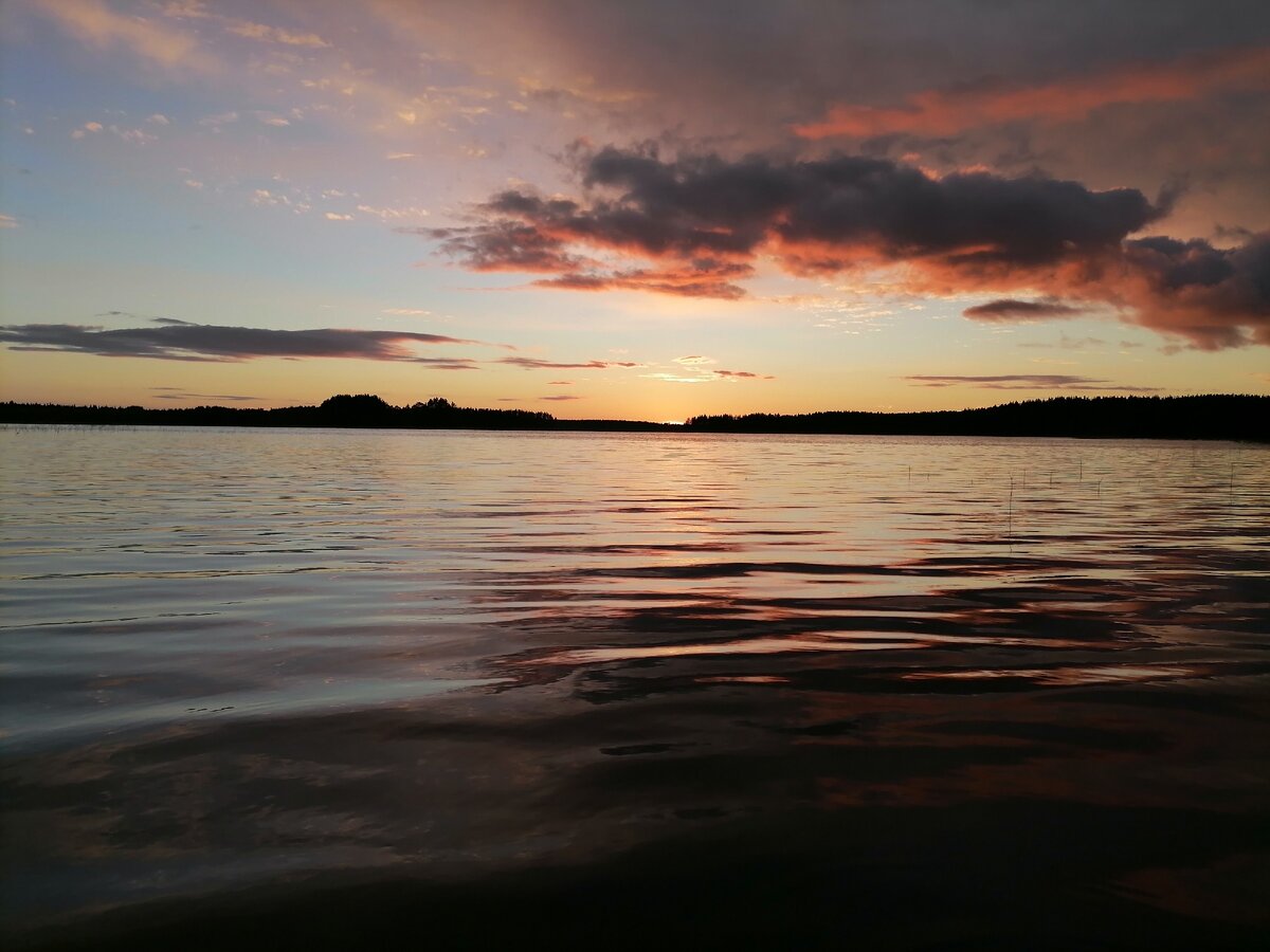 Закат на озере. 