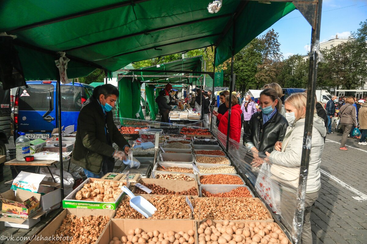 ярмарка на площади. гум ярмарка на красной площади 2022. ярмарка на площади. манежная площадь санкт-петербург ярмарка.