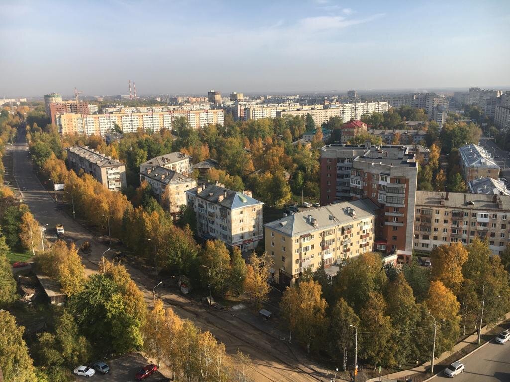 Уходящий вдаль проспект Обводный канал от улицы Воскресенская