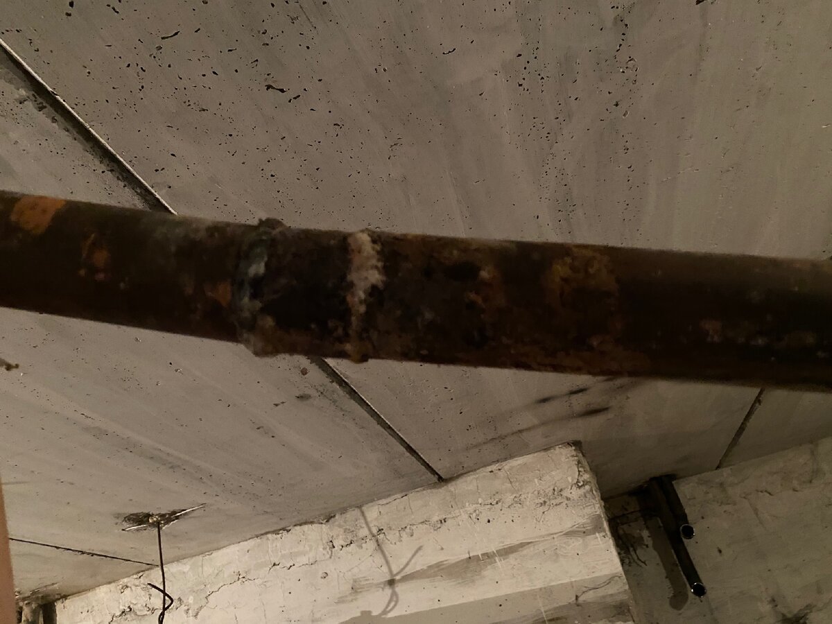 В таком состоянии были трубы в подвале